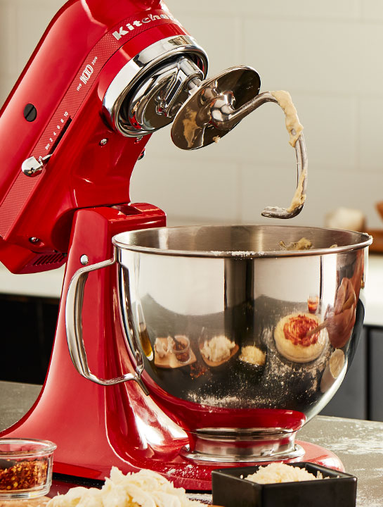 Der-Edelstahl-Knethaken-von-KitchenAid-für-Pizzateig