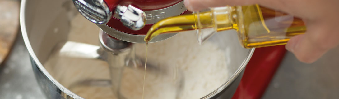 Edelstahl-Flachrührer-an-einer-KitchenAid-Küchenmaschine
