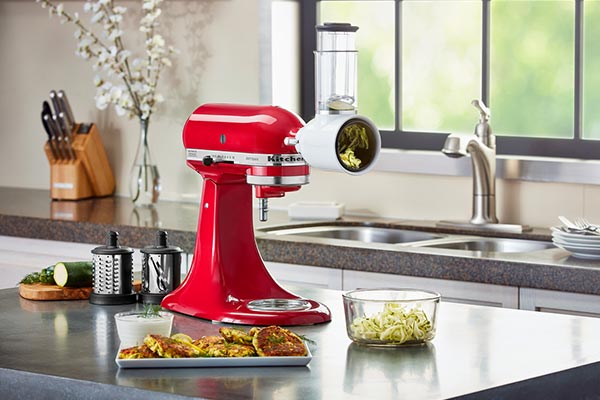 Gemüseschneider von KitchenAid Der Gemüseschneider von KitchenAid, angeschlossen an eine Artisan Küchenmaschine.