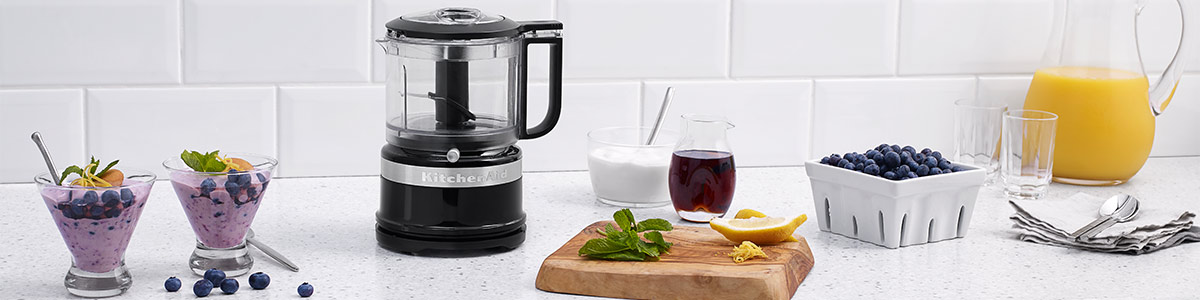 Der Mini Food Processor von KitchenAid in der Farbe Onyx Schwarz.