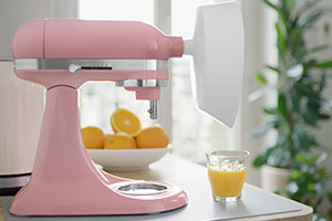 Die KitchenAid Mini mit dem Zubehör Zitruspresse