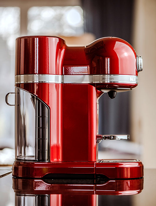 KitchenAid Candy Apple Red Nespresso Espresso Maker with Aeroccino Milk  Frother - Bed Bath & Beyond - 11905523