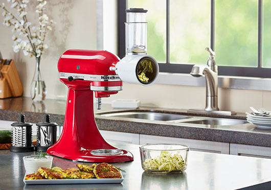 KitchenAid-Zubehör-Gemüseschneider-schneidet-Gurken-in-Scheiben