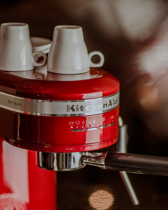 Tamper und Siebträger der KitchenAid Espressomaschine