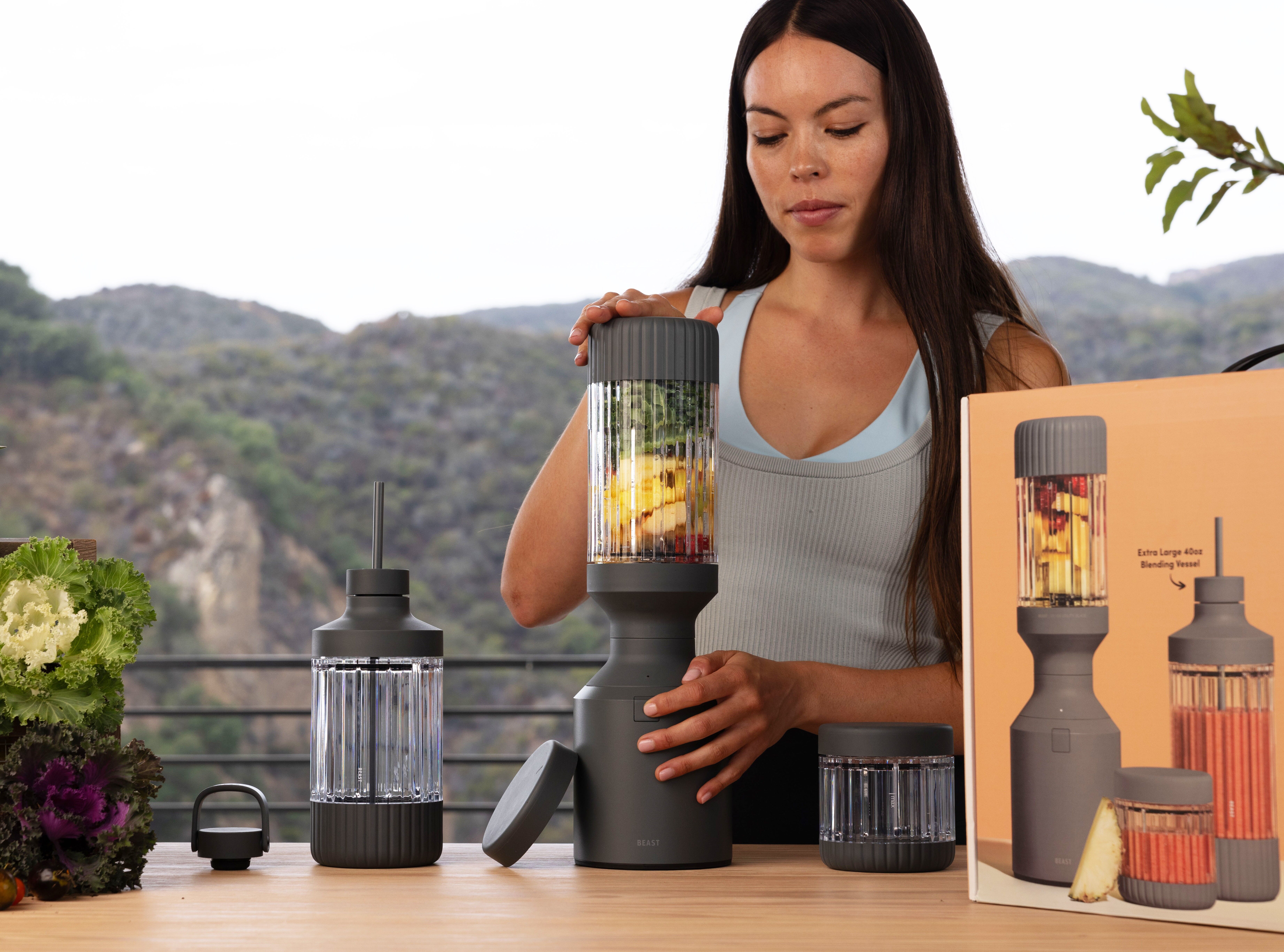 Frau mit Beast Mighty 1200 Plus Zubehör