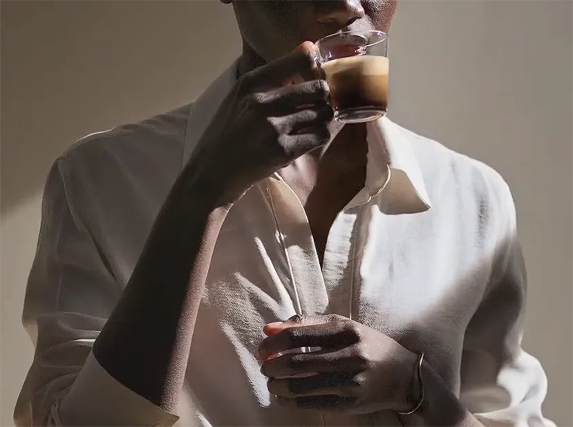 Delonghi Nespresso Kapselmaschine Citiz Frau