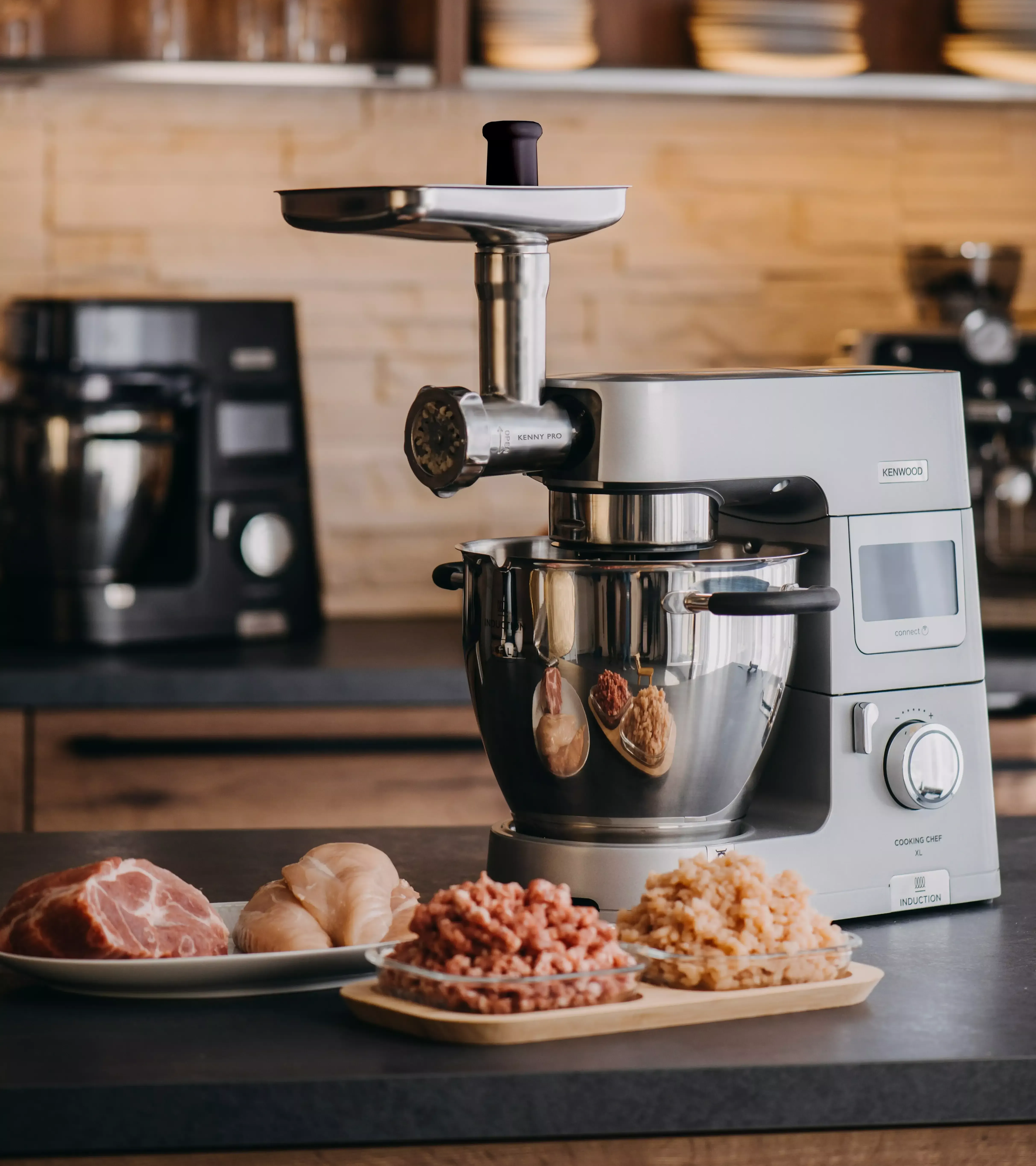 Der Kenny Professional Fleischwolf an der Kenwood Cooking Chef XL