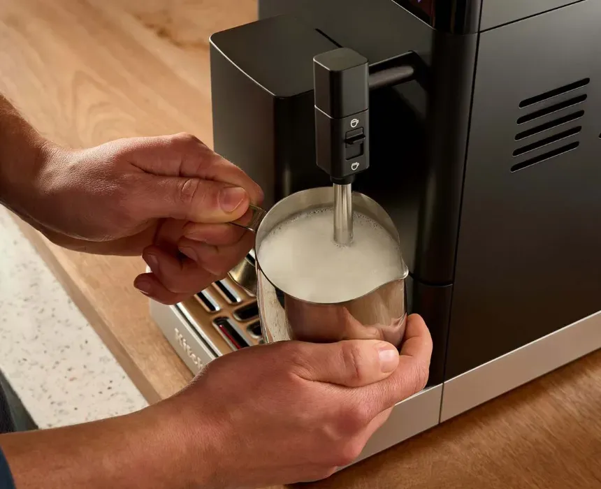 KitchenAid Kaffeevollautomat KF2 Milch Aufschäumen