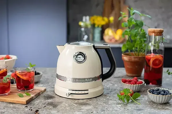 KitchenAid Wasserkocher in Creme