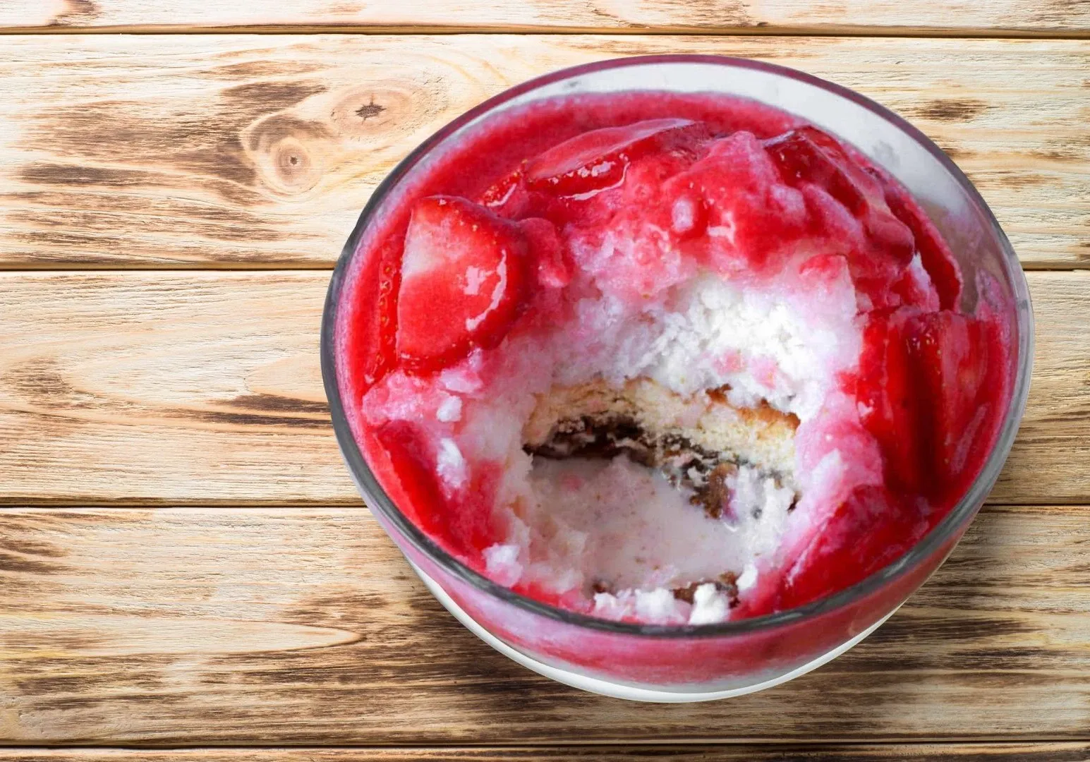 Koreanisches Sommerdessert - Erdbeer-“Bingsu” Shave Ice mit Käsekuche