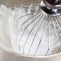 KitchenAid Artisan 6,9 Liter Spar-Set mit Food Processor, Fleischwolf und Profi-Spritzschutz "Zuhälter"- Medaillon Silber