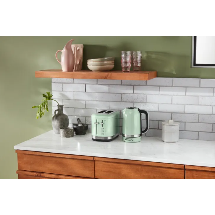 KitchenAid Wasserkocher 1,7 Liter 5KEK1701EBM - MATT SCHWARZ & 2-Schlitz Toaster 5KMT2109EBM - MATT SCHWARZ