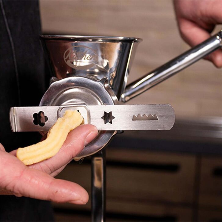 Kitchen Professionals Handfleischwolf mit 4 Lochscheiben, Spritzgebäckvorsatz & Wurstfüllrohr