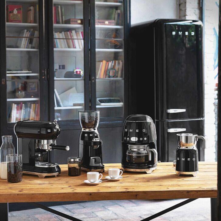 SMEG Kaffeemaschine DCF02BLEU Schwarz 50s Retro-Style