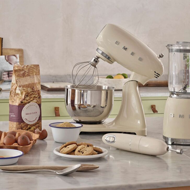 SMEG Küchenmaschine SMF03CREU Super Spar-Set inkl. Fleischwolf und Eisbereiter - Creme 50s Retro-Style