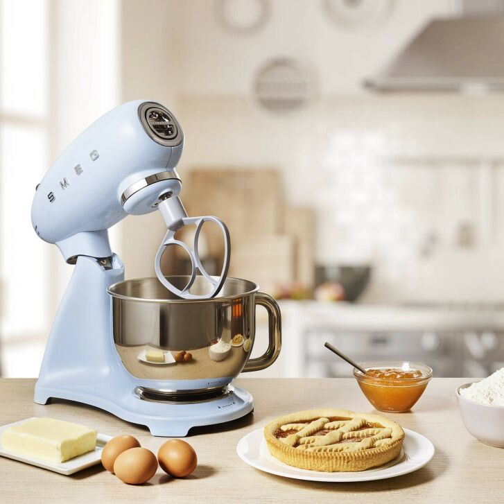 SMEG Küchenmaschine SMF03PBEU Super Spar-Set inkl. Fleischwolf und Eisbereiter - Pastellblau 50s Retro-Style