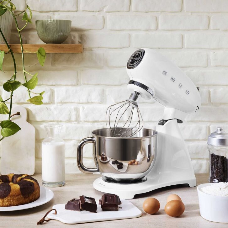 SMEG Küchenmaschine SMF03WHEU Super Spar-Set inkl. Fleischwolf und Eisbereiter - Weiß 50s Retro-Style
