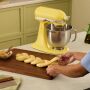 KitchenAid 4,7 Liter KSM195 Sallys Spar-Set Pasta Deluxe mit 5-teiligem Nudelwalzen-Set & Fleischwolf - YELLOW BUTTER
