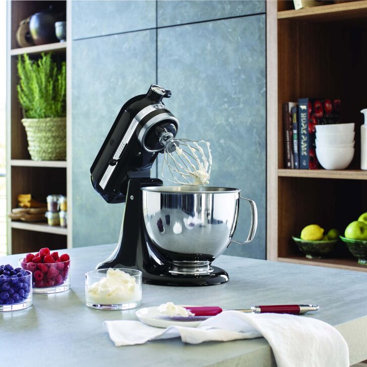 KitchenAid Profi Power-Set: KitchenAid Artisan Küchenmaschine 4,8 L - ONYX-SCHWARZ -  inkl. Profi-Spritzschutz Zuhälter und Profi-Edelstahl-Rührelemente Teigpeitsche, Schaumschläger & Tornado