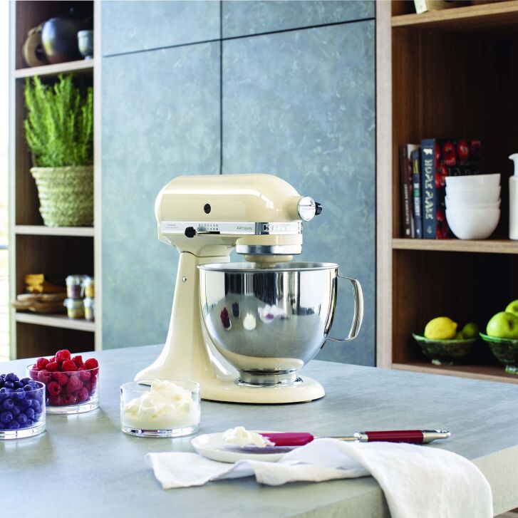 KitchenAid Profi Power-Set: KitchenAid Artisan Küchenmaschine 4,8 L - CREME -  inkl. Profi-Spritzschutz Zuhälter und Profi-Edelstahl-Rührelemente Teigpeitsche, Schaumschläger & Tornado