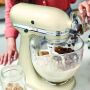 KitchenAid Profi Power-Set: KitchenAid Artisan Küchenmaschine 4,8 L - CREME -  inkl. Profi-Spritzschutz Zuhälter und Profi-Edelstahl-Rührelemente Teigpeitsche, Schaumschläger & Tornado