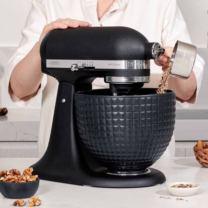 MONOCHROME COLLECTION: KitchenAid Artisan 4,7 Liter  GUSSEISEN SCHWARZ Modell KSM156 Küchenmaschine