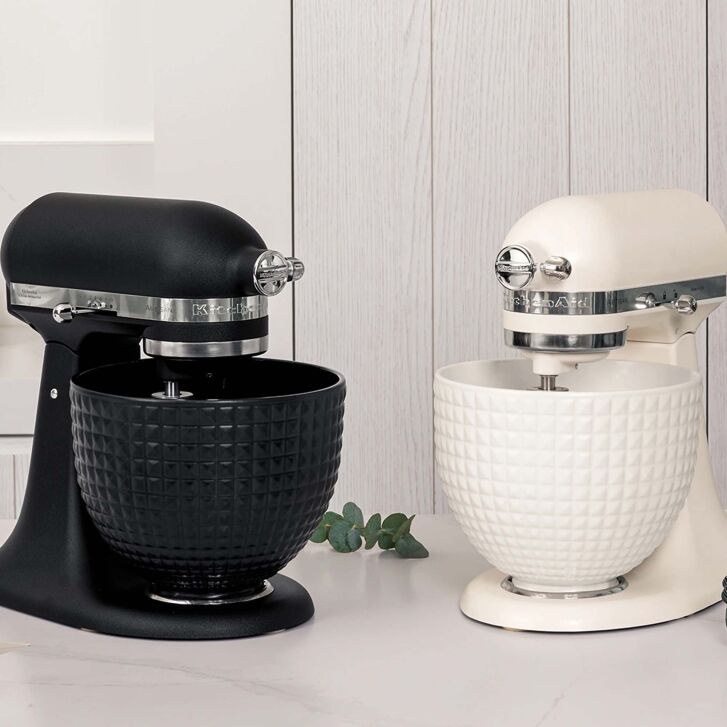 MONOCHROME COLLECTION: KitchenAid Artisan 4,7 Liter  GUSSEISEN SCHWARZ Modell KSM156 Küchenmaschine