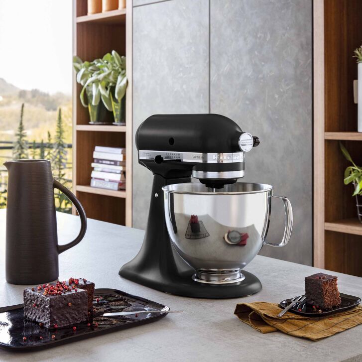 KitchenAid Profi Power-Set: KitchenAid Artisan Küchenmaschine 4,8 L - MATT SCHWARZ -  inkl. Profi-Spritzschutz Zuhälter und Profi-Edelstahl-Rührelemente Teigpeitsche, Schaumschläger & Tornado