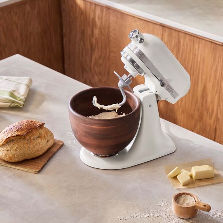 KitchenAid Artisan 4,7 L Küchenmaschine mit Holzschüssel Modell KSM156 - PORCELAIN WHITE