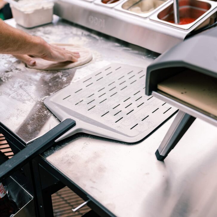 Ooni perforierter Pizzaschieber verschiedene Größen